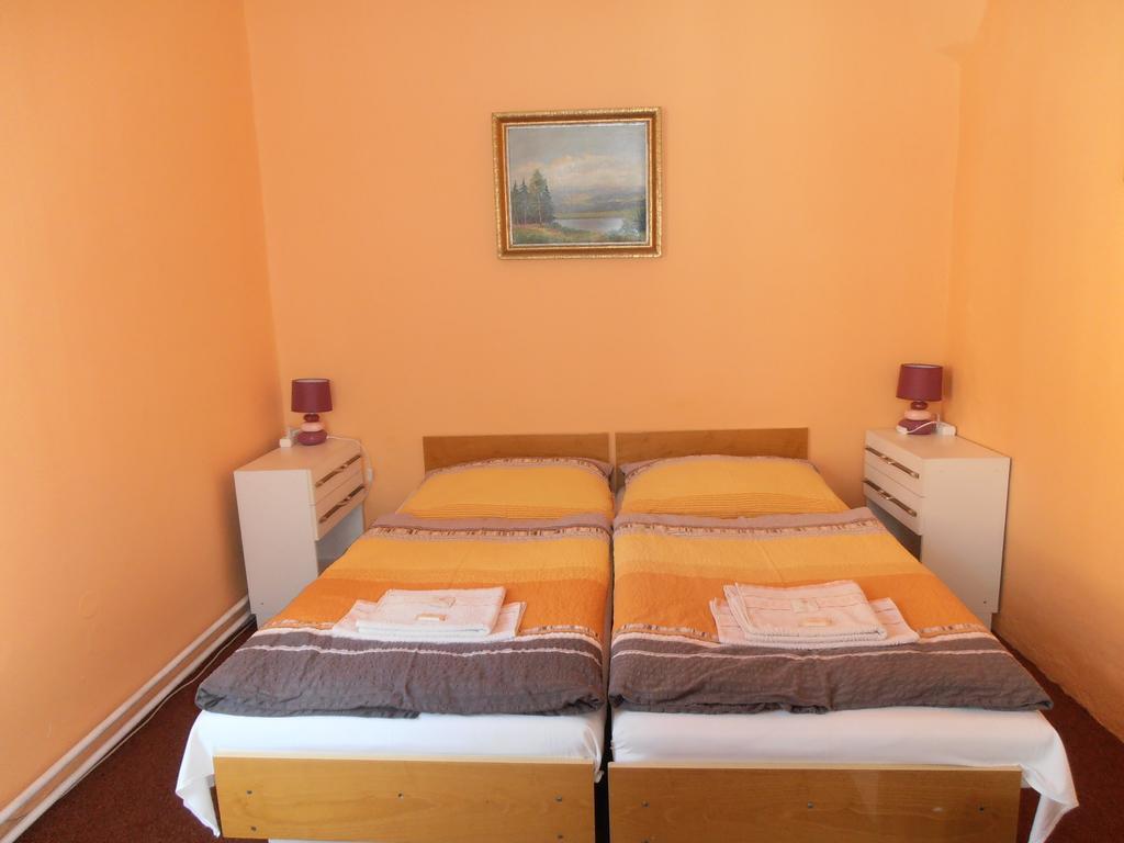 Penzion U Ceske Koruny Jicin Room photo